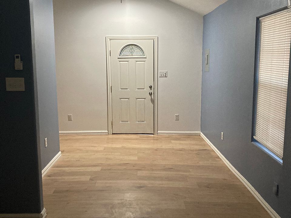 1st image of 224 E Lubbock St