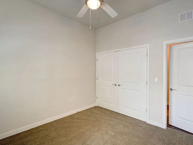 Metro 39 Apartments — Photo 18