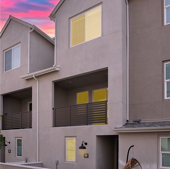 1st image of 20 Wisteria St