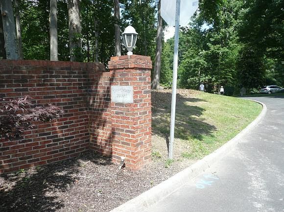 1st image of 160 Chippendale Sq