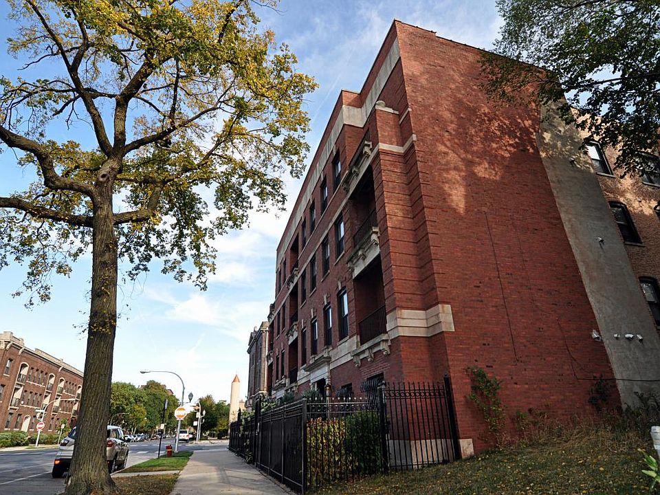 1st image of 527 E Oakwood Blvd