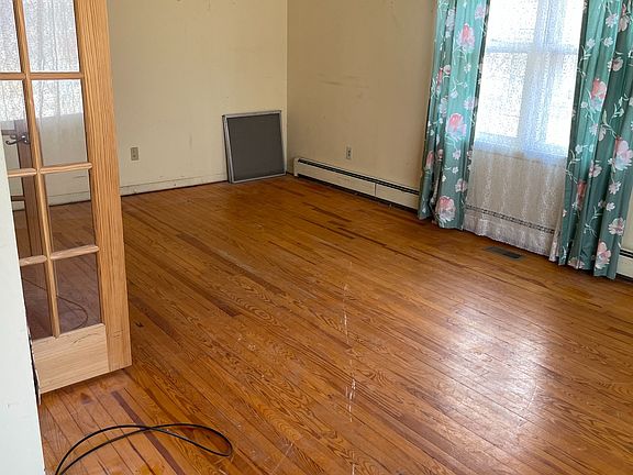 2nd image of 415 W Lincoln St