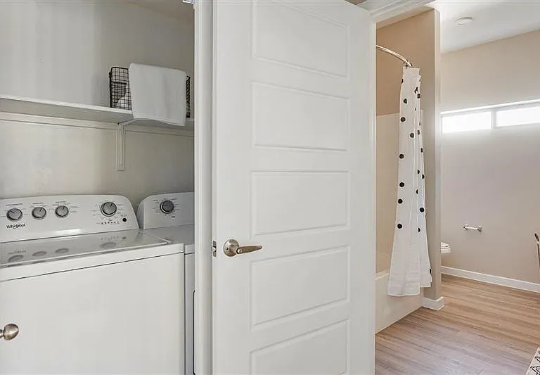 Avari Modern Apartments — Photo 22
