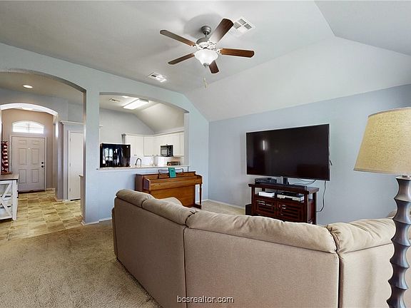 4th image of 15110 Pidmont Ln