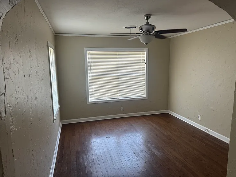 1315 Broadmoor St — Photo 7