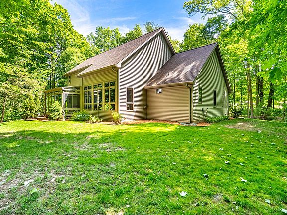 3rd image of 1825 Pine Tree Ct