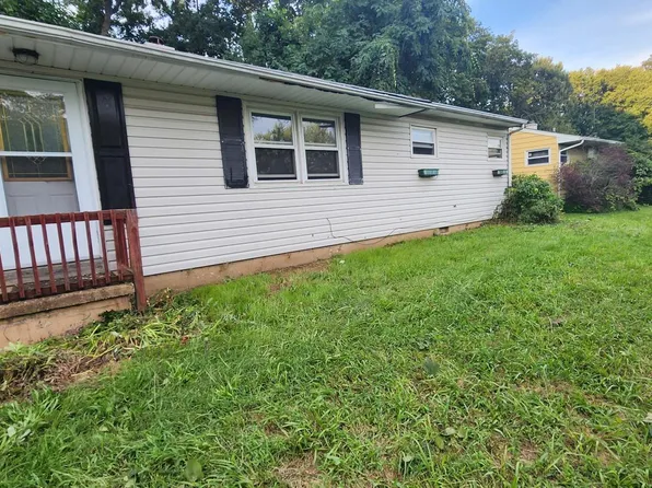 55 Saint John Dr, Wilmington, DE 19808