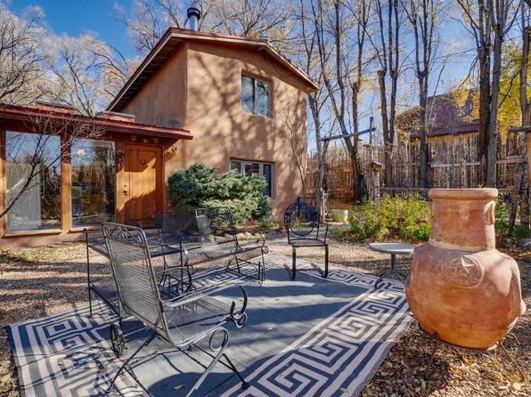 405 Martinez Ln, Taos, NM 87571