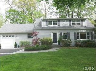 63 Meadowpark Ave N, Stamford, CT 06905