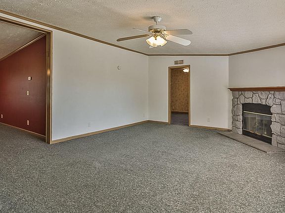 3rd image of 537 Birchwood Cir