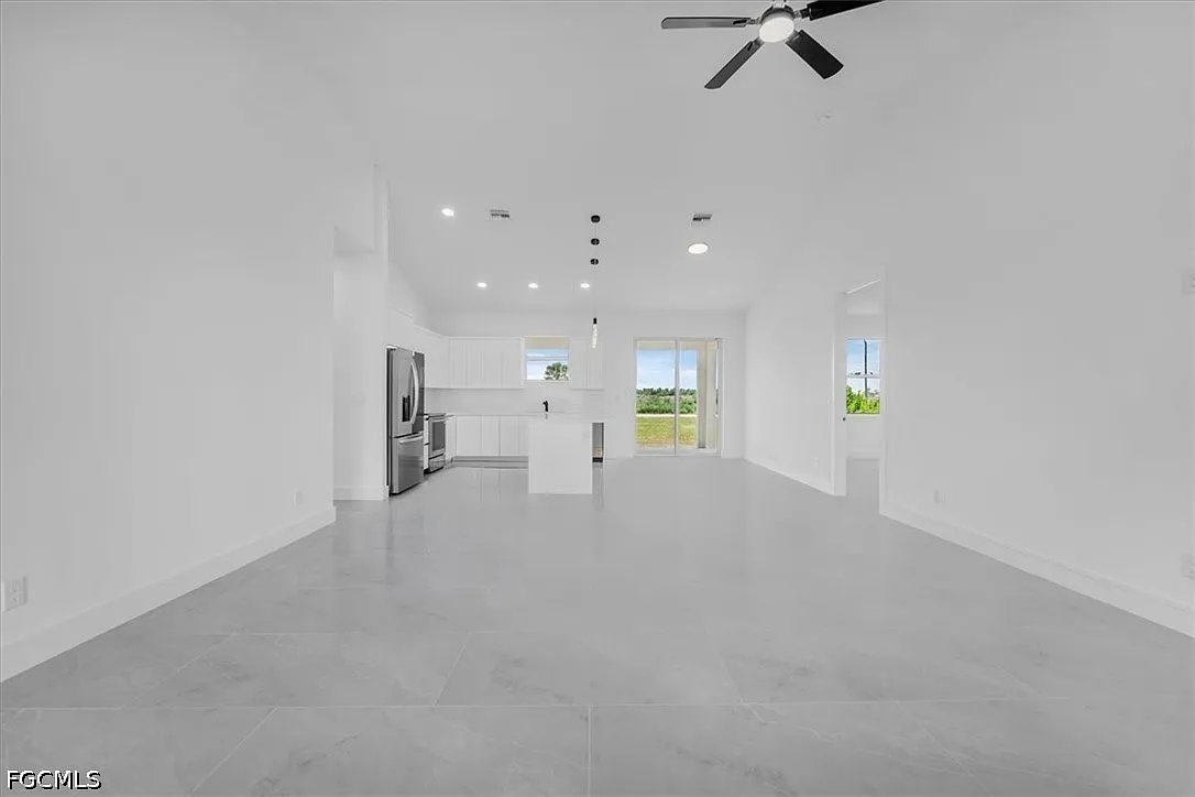 3 bed, 2.0 bath, 1920 sqft, $2,400 — Photo 4