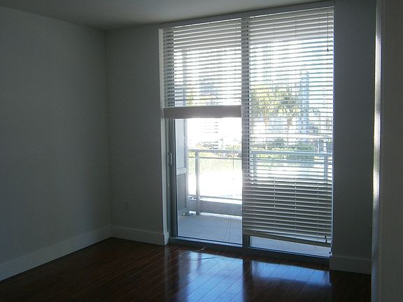 4th image of 90 Sw 3 St #1115