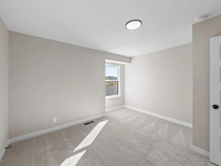 4614 Forest Ave — Photo 15