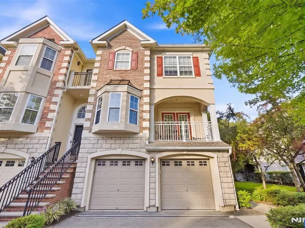 140 Blue Heron Drive, Secaucus, NJ 07094