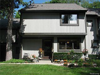 2nd image of 530 Victoria Sq