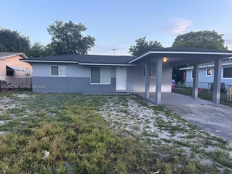 2620 NW 14th Ct — Photo 2