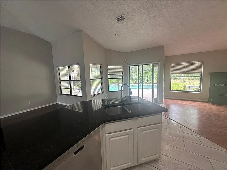 929 Rosinia Ct — Photo 37