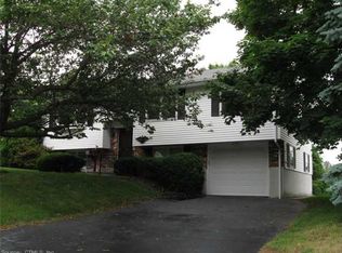 62 Park Ave, Uncasville, CT 06382