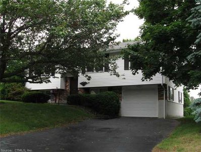 62 Park Ave, Uncasville, CT, 06382