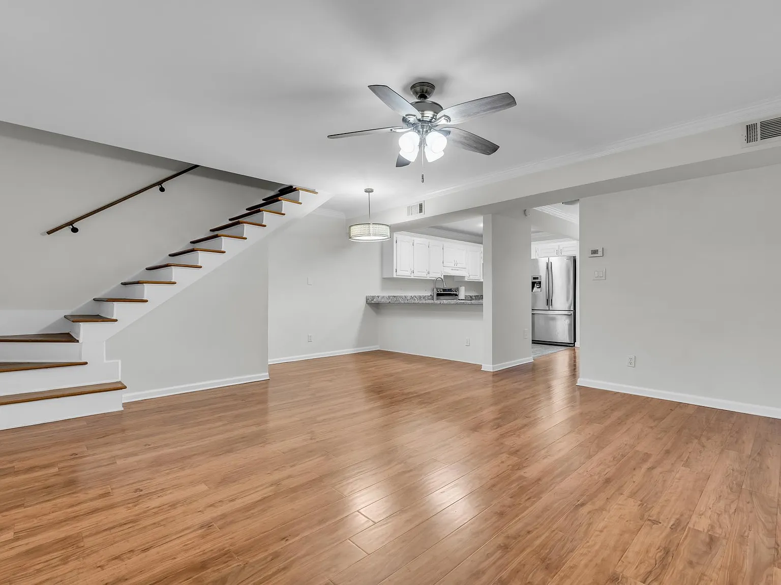 2 bed, 2.5 bath, 1284 sqft, $2,000 — Photo 3