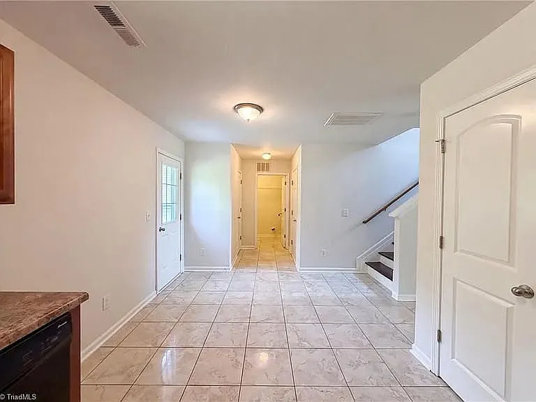 4662 Chapel Ridge Dr — Photo 8