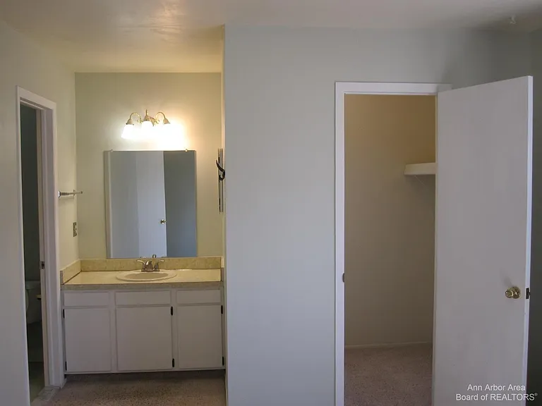 3238 Alpine Dr — Photo 15