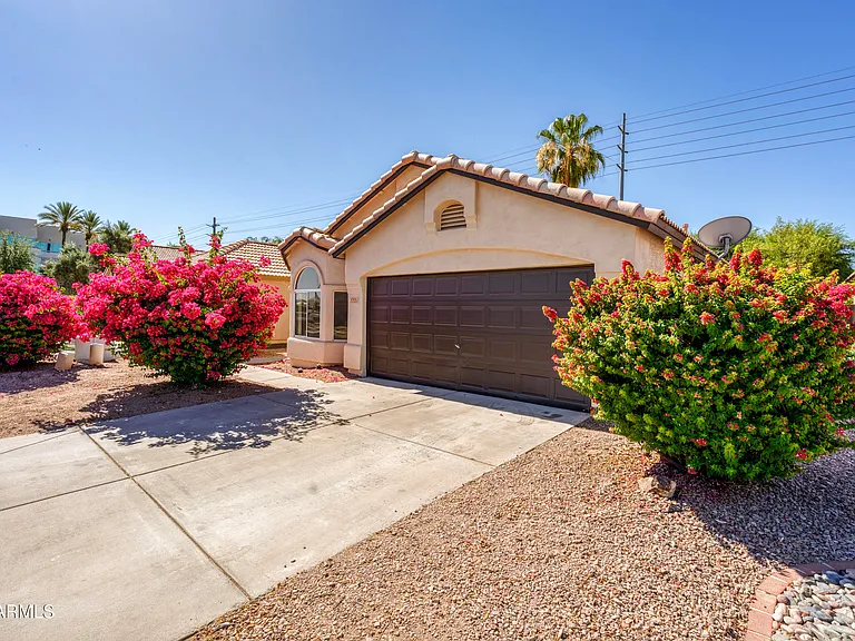 3321 W Gary Dr — Photo 4