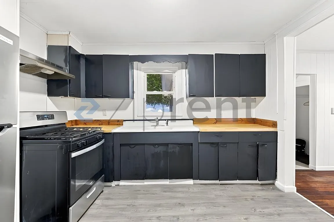 4 bed, 1500 sqft, $2,500 — Photo 2