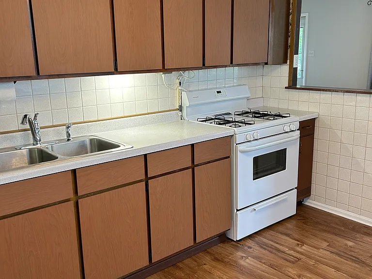 502 Center St — Photo 16