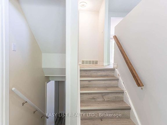 3rd image of 2651 Marsdale Dr