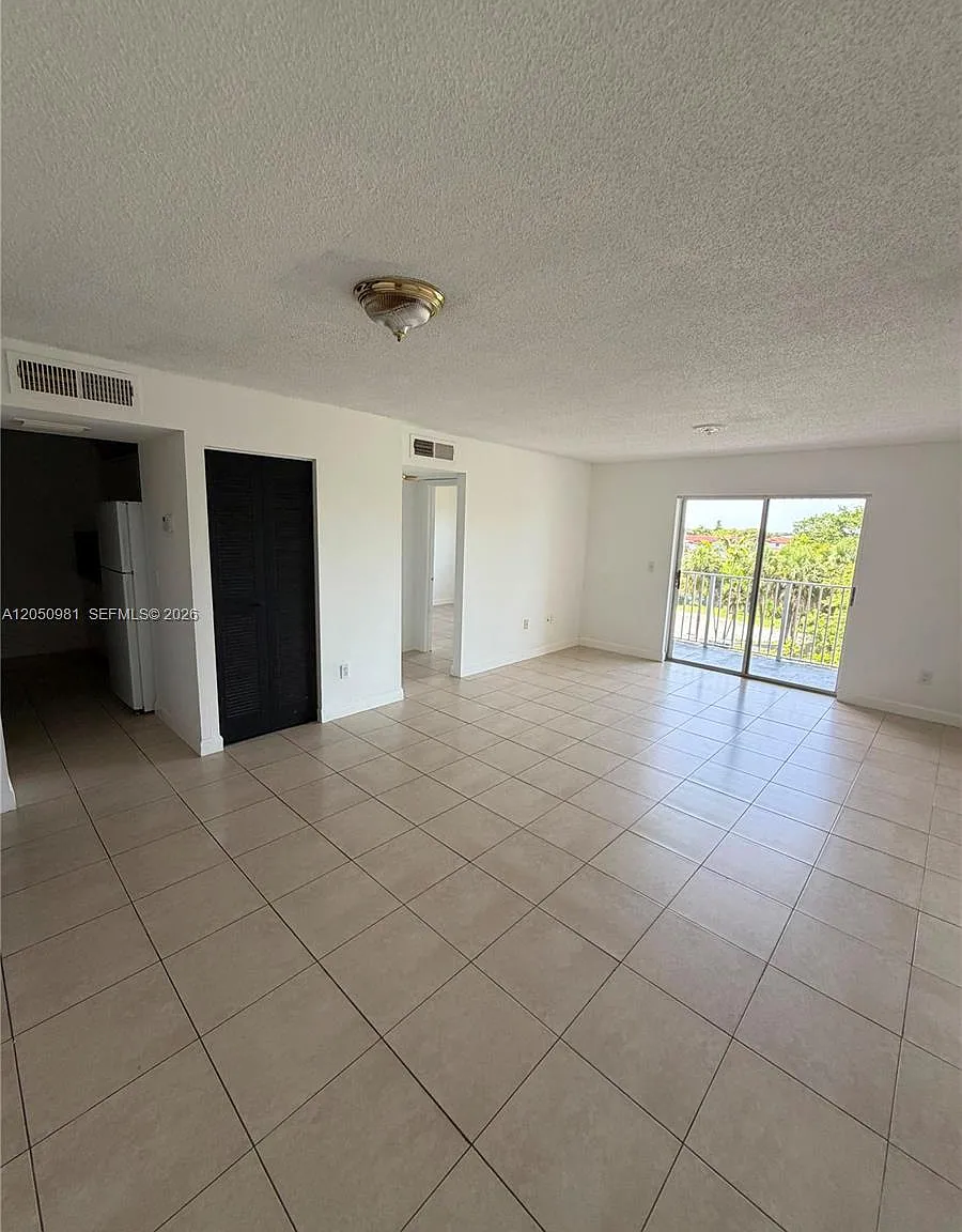 Saga Bay Gardens Condo — Photo 2