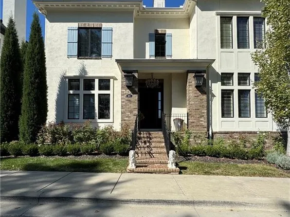 5202 Arbor Dr, Prairie Village, KS 66207