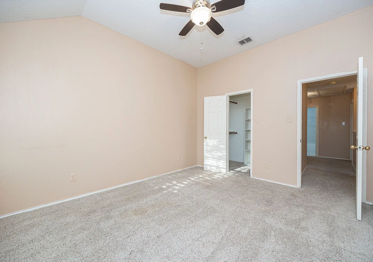 Spacious 4 Bed, 3 Bath Home in Top-Rated Allen ISD — Photo 4