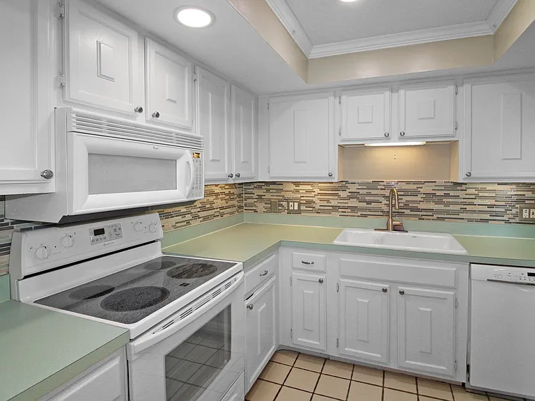995 Laguna Dr #305 — Photo 5