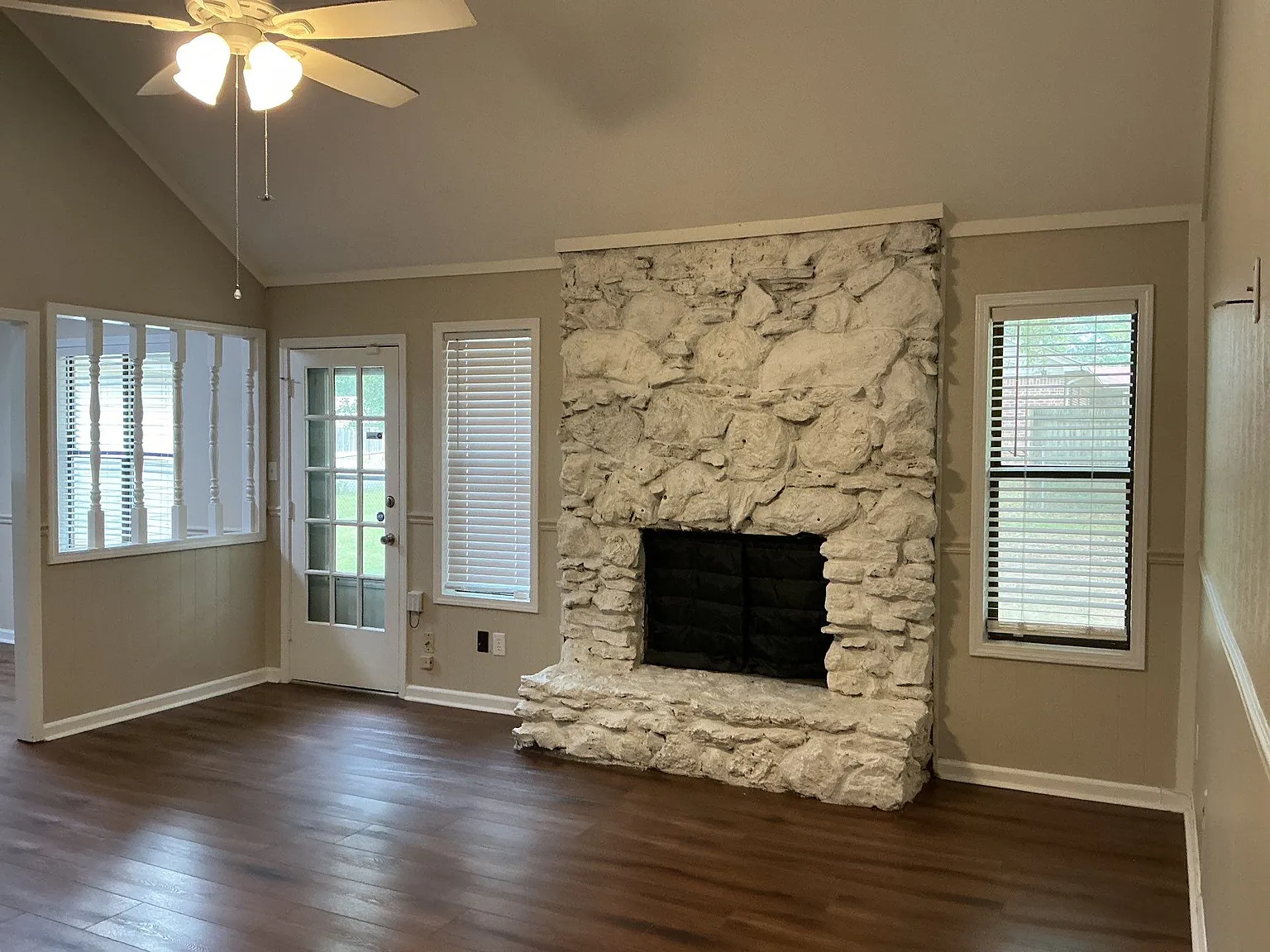 4 bed, 2087 sqft, $2,200 — Photo 4