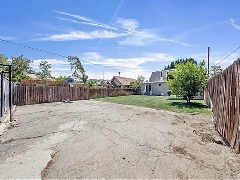 131 E Avenue 45 — Photo 21