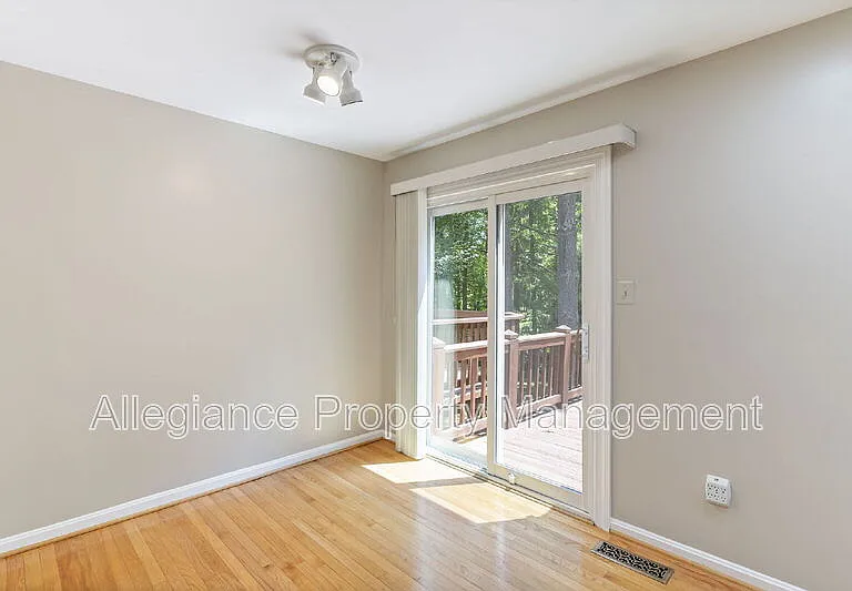 8073 Morning Meadow Ct — Photo 14