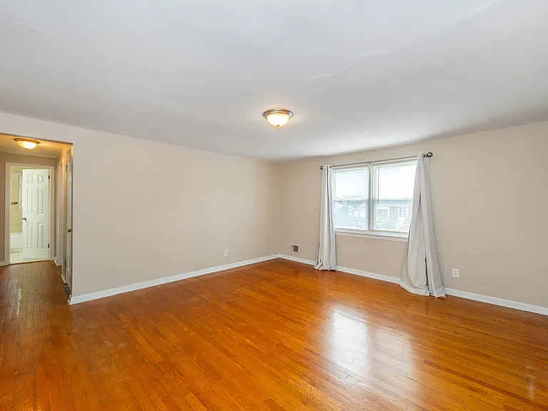56 Corabelle Ave #2 — Photo 6