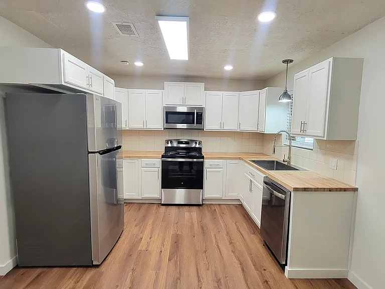 2100 Hill Top Ct #1 — Photo 18