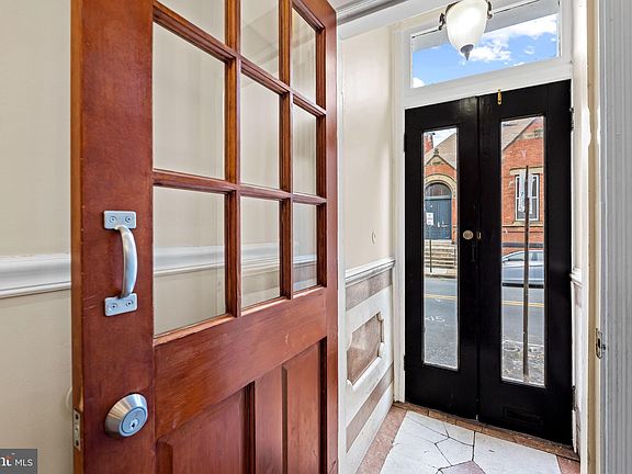 4th image of 1402 Light St