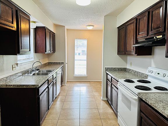Kitchen, 1 year old appliances