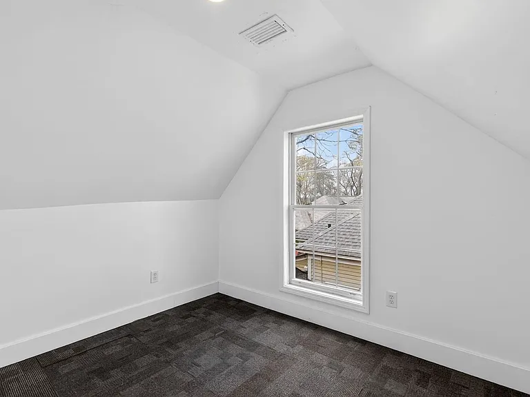 321 Orleans St SE — Photo 26