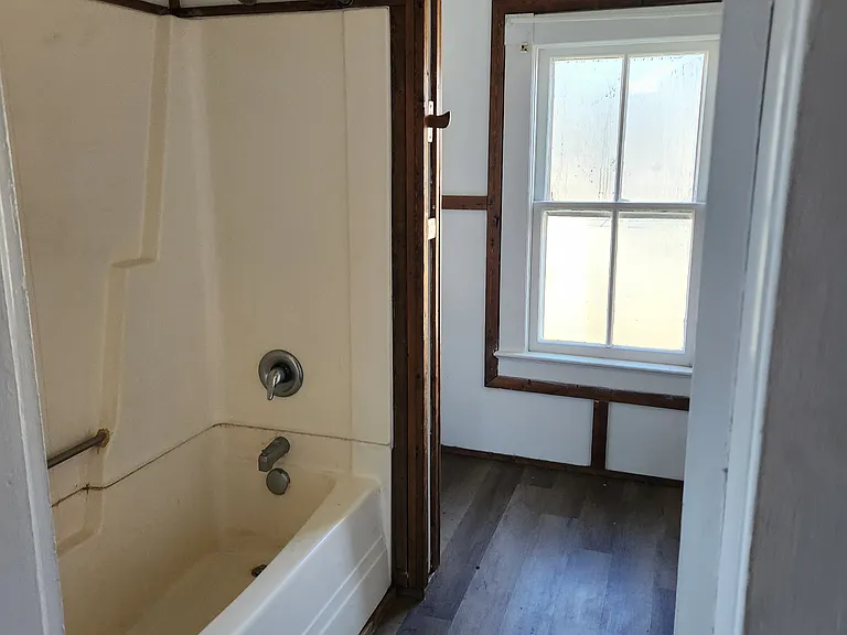 11 Methodist Ave #11B — Photo 4