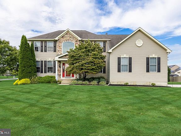 3rd image of 400 Mallard Ln