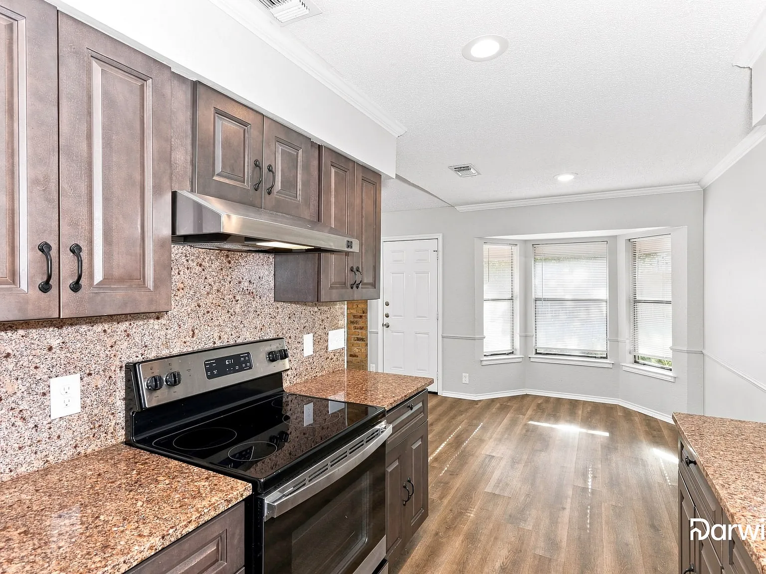 3 bed, 2.0 bath, 1331 sqft, $1,790 — Photo 2