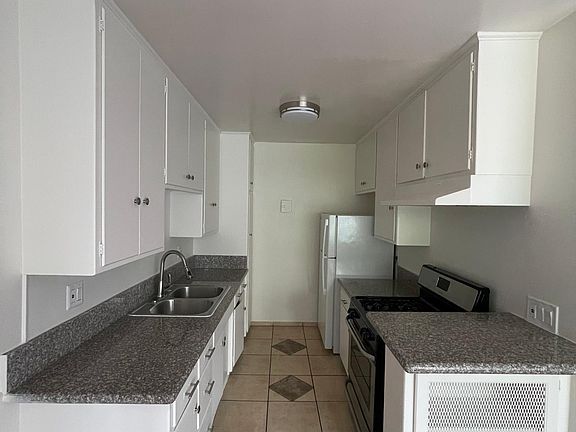 5th image of 3426 Vinton Ave APT 11