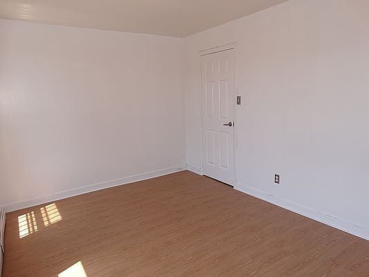4th image of 457 18th St #3