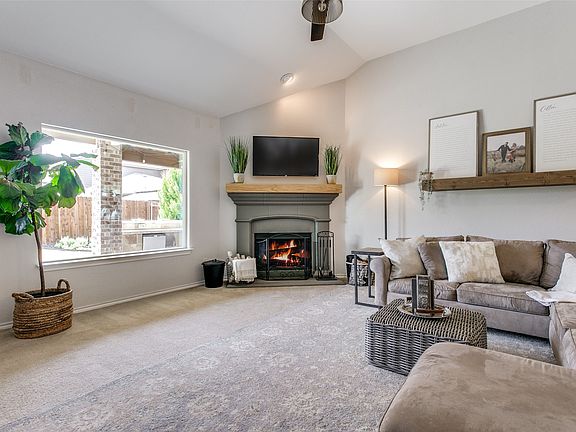 4th image of 3932 Lazy River Ranch Rd