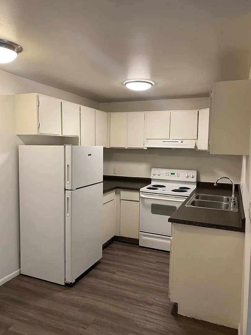 Victoria East Apartments — Photo 3