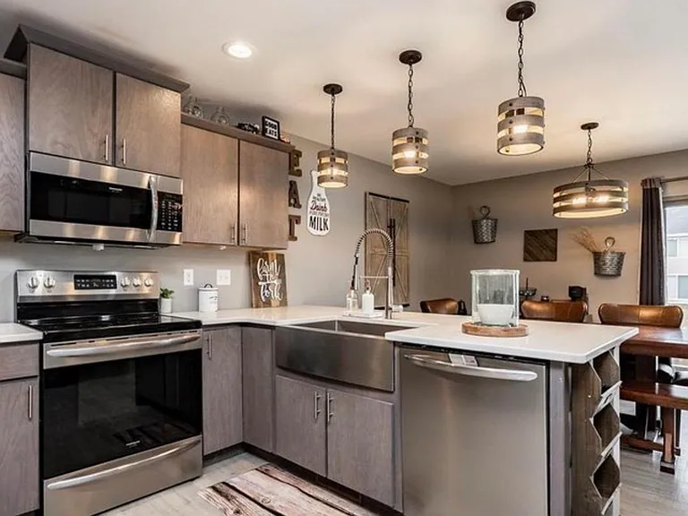 611 Doe Ave — Photo 2